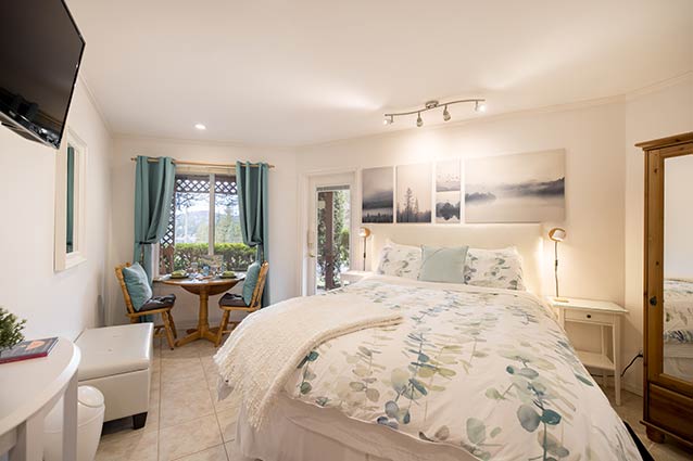 Beautiful self-contained suite with a wonderful view of the harbour